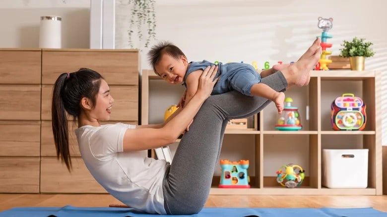  Nhiều phụ nữ vẫn duy trì tập thể dục để lấy lại vóc dáng sau sinh. Ảnh: Shutterstock.