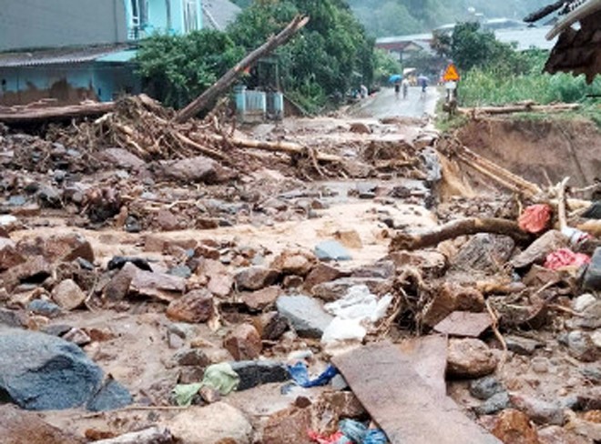 Cảnh tan hoang do mưa lũ tại Mù Cang Chải.