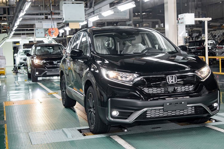  Khách mua Honda CR-V trongb tháng 8/2023 không chỉ được đại lý giảm giá mà còn nhận ưu đãi 50% lệ phí trước bạ từ chính phủ. 