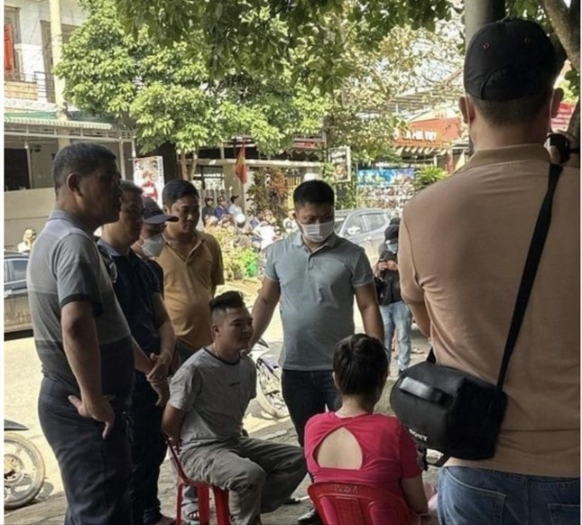  Nguyễn Quốc Quân bị bắt giữ tại một quán ăn trên đường Hồ Chí Minh (đoạn qua thị trấn Khe Sanh, huyện Hướng Hóa, Quảng Trị)
