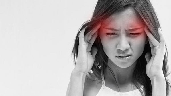  Người bệnh ung thư vòm họng thường phải sống chung với các cơn đau đầu thường xuyên (Ảnh minh họa)