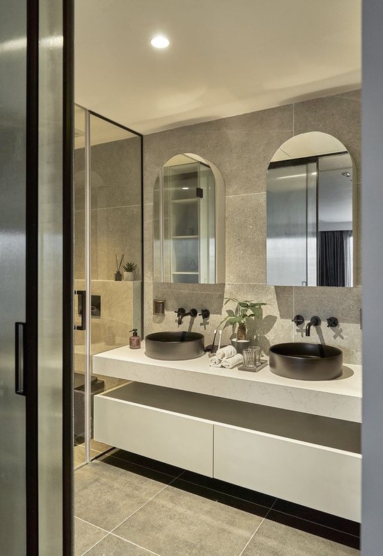  Phòng tắm rộng rãi với các vật dụng như bồn rửa rất phong cách. Nguồn ảnh: FBNV