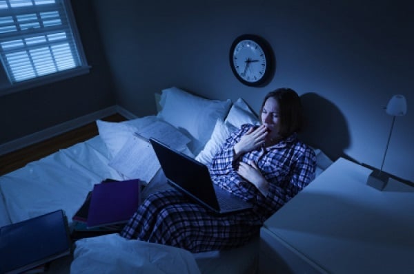  Thường xuyên thức khuya ảnh hưởng đến quá trình bài tiết của gan (Ảnh minh họa)