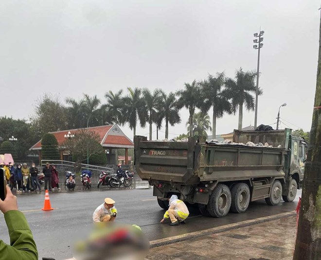  Hiện trường vụ tai nạn khiến một học sinh tiểu học ở Thái Bình tử vong - Ảnh: Báo Lao Động