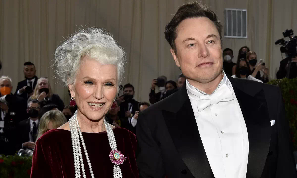  Tỷ phú Elon Musk và mẹ, bà Maye Musk