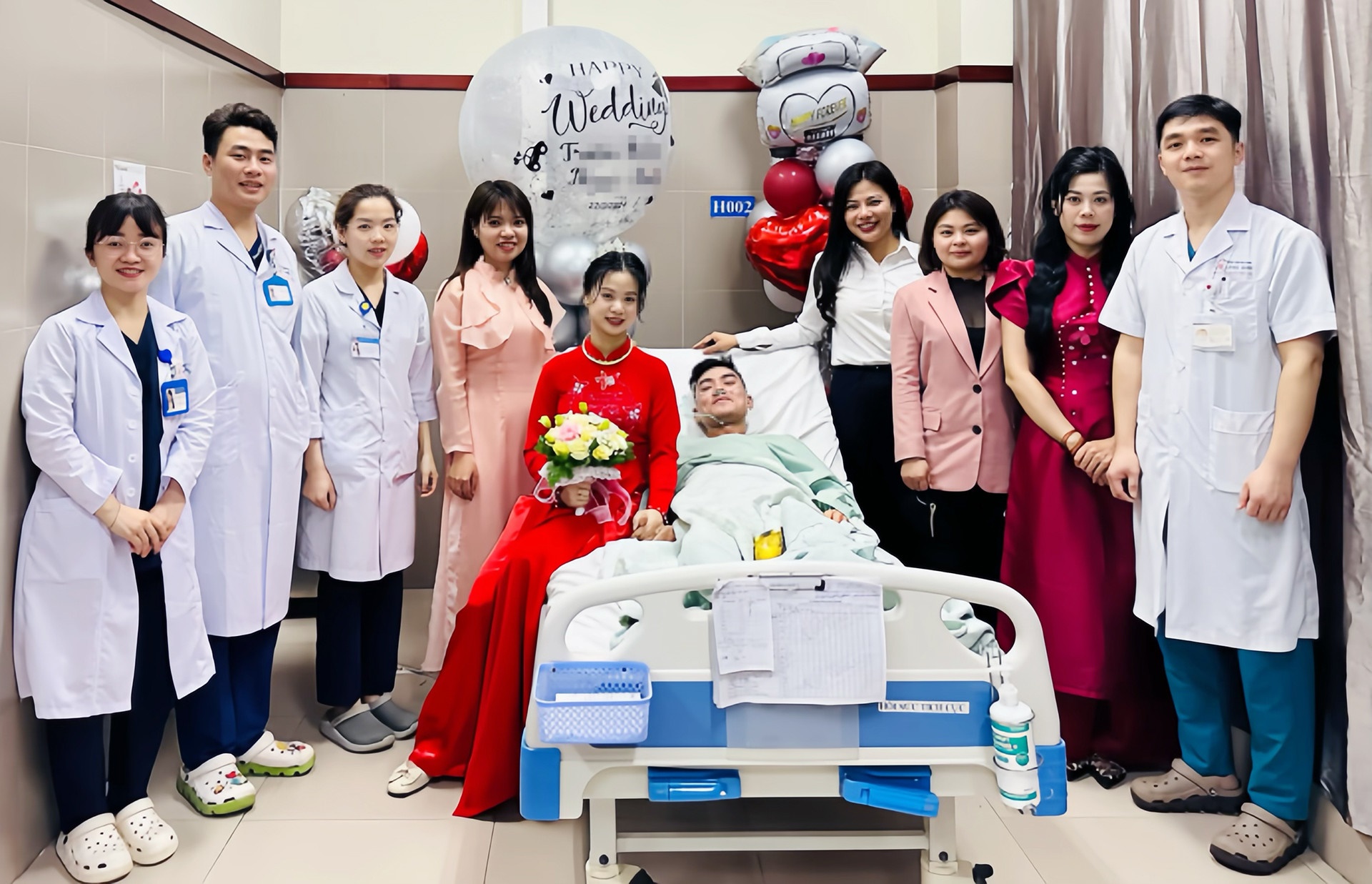  Bệnh viện Đa khoa tỉnh Lạng Sơn tổ chức lễ cưới cho cặp đôi - Ảnh: Vietnamnet