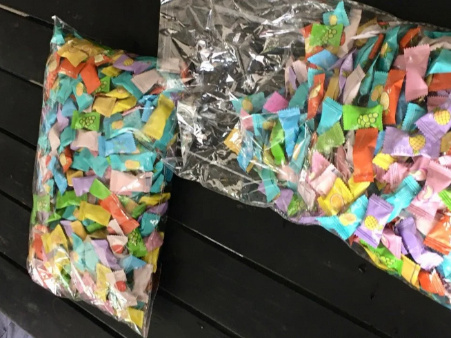  Ăn kẹo không rõ nguồn gốc trước cổng trường, 15 học sinh ở Quảng Ngãi bị ngộ độc - Ảnh: VTC News