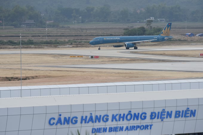  Vietnam Airlines khai thác 03 chuyến bay mỗi ngày từ Hà Nội đi Điện Biên và chiều ngược lại trong thời gian từ ngày 03/05 đến 08/05/2024