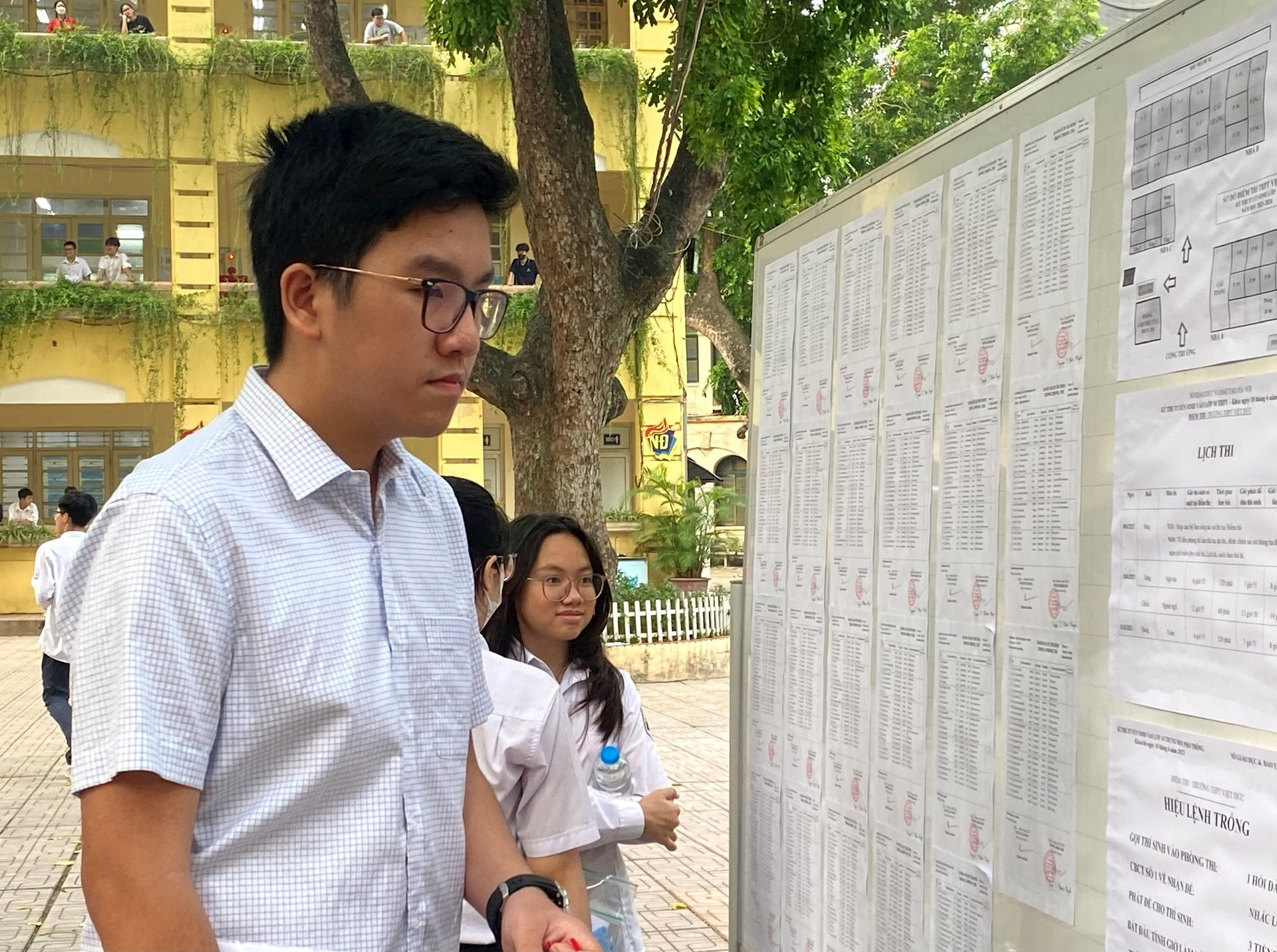  Học sinh tham dự kỳ thi tuyển sinh vào lớp 10 THPT năm học 2023-2024 tại điểm thi Trường THPT Việt Đức.