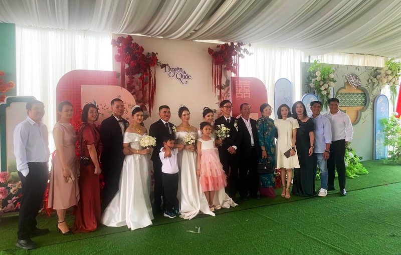  3 cô con gái và 3 chàng rể của gia đình ông Thanh, bà Tâm hạnh phúc trong ngày cưới bên gia đình, người thân