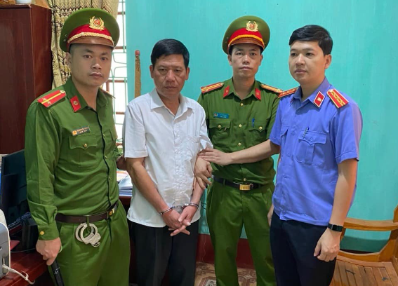  Ông Nguyễn Văn Quang - Chủ tịch UBND thị trấn An Châu bị bắt tạm giam. 