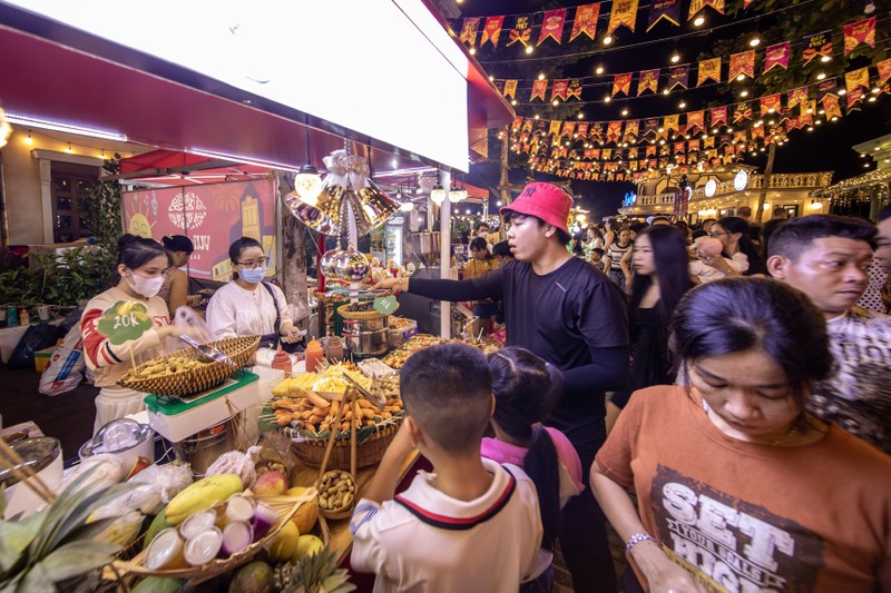  Chợ đêm Vui Phết - “thiên đường” ẩm thực và mua sắm tại Thị trấn Hoàng Hôn, Phú Quốc. 