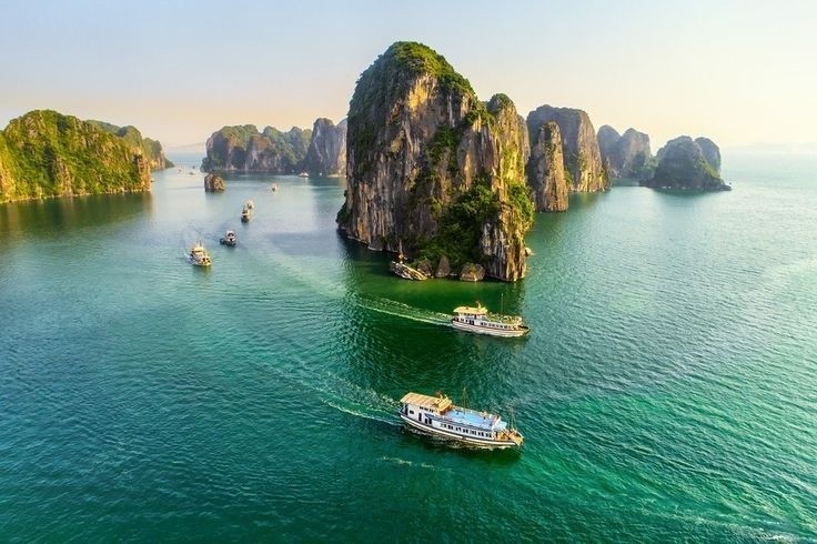  Vịnh Hạ Long (Quảng Ninh): Bức tranh phong cảnh tuyệt đẹp - Ảnh: RiverTour.vn 