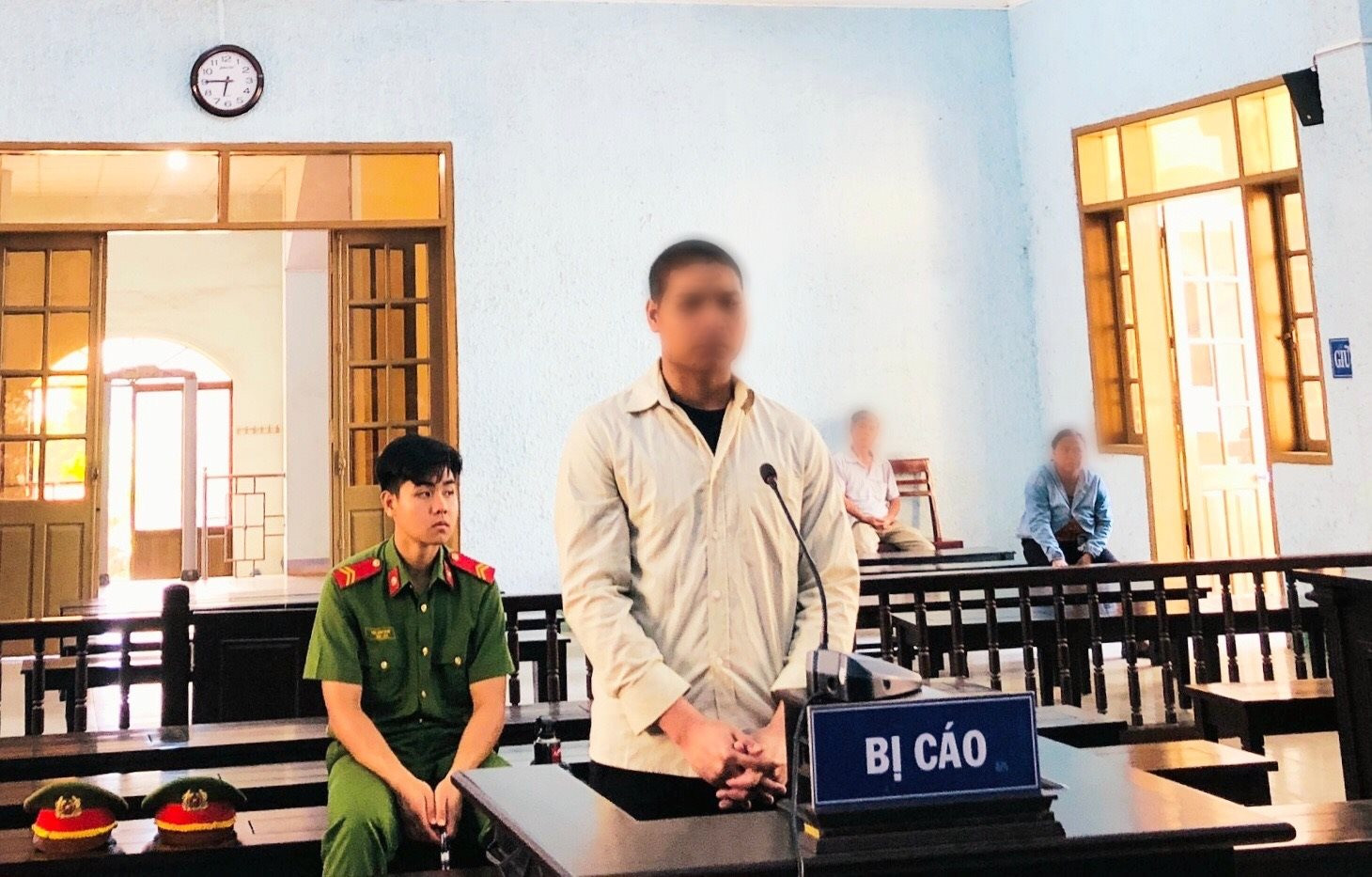  Bị cáo Rơ Ô Thiên tại phiên xét xử - Ảnh: báo Công Lý