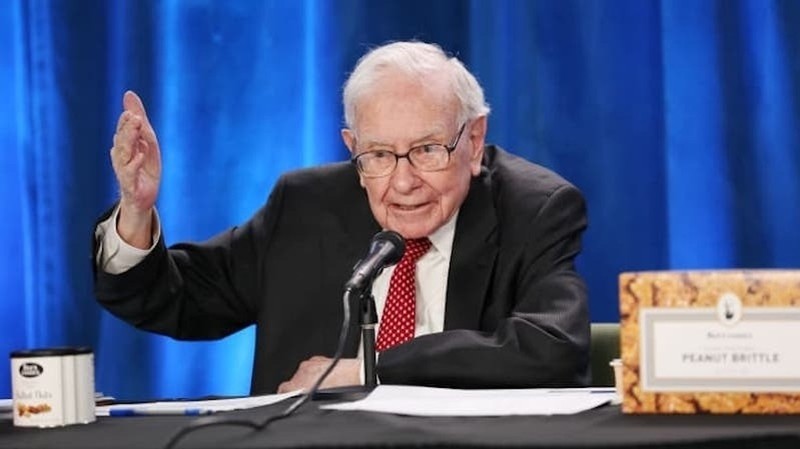  Warren Buffett tại cuộc họp thường niên của Berkshire Hathaway ở Los Angeles, California, Mỹ năm 2021 (Ảnh: CNBC).