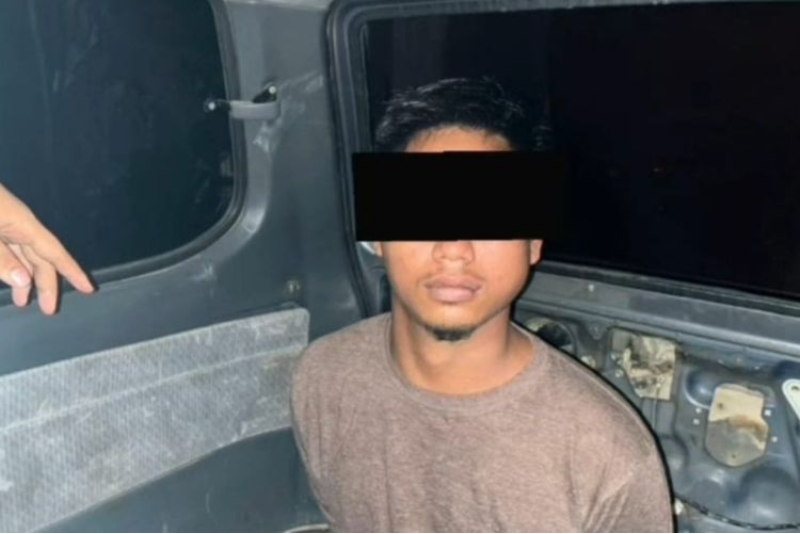  Người đàn ông 23 tuổi bị cảnh sát bắt giữ khi đang lẩn trốn. Ảnh: Kompas.com