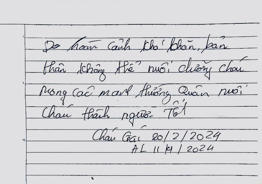  Lá thư tay đặt cùng cháu bé bị bỏ rơi ở cổng chùa - Ảnh: Hưng Yên