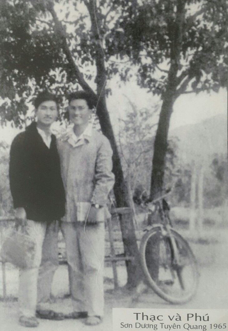   Tác giả bài hát Cô giáo Bản Mèo đi xây dựng và dạy văn tại trường cấp 3 Sơn Dương tỉnh Tuyên Quang năm 1965, Ảnh: NVCC.