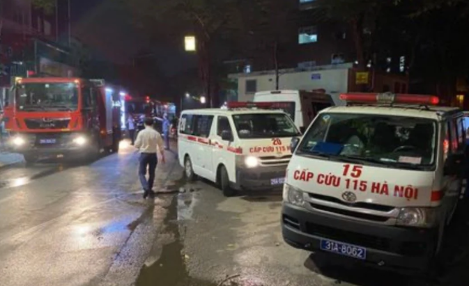  Xe cứu hỏa và xe cấp cứu có mặt tại hiện trường để cứu hộ, cứu nạn - Ảnh: Gia Đình Việt Nam