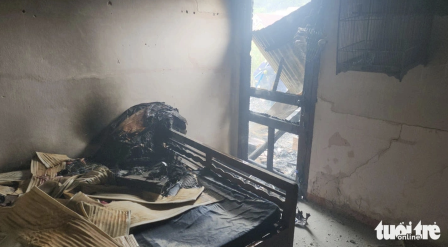  Phòng ngủ cháy rụi sau vụ hoả hoạn - Ảnh: Tuổi Trẻ