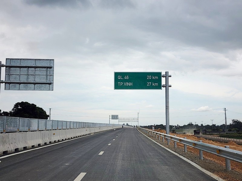  Ngày 30/4, 30km đầu tuyến (từ nút giao quốc lộ 7A) đến nút giao quốc lộ 46B dự án Diễn Châu - Bãi Vọt đã hoàn thành, thông xe.