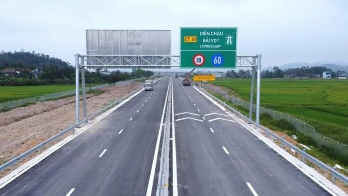  Cao tốc Diễn Châu - Bãi Vọt dự kiến thông xe vào chiều tối 28/4.