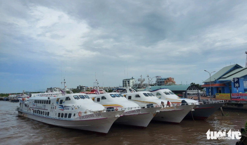  Tàu cao tốc neo đậu trú bão số 3 (năm 2023) tại bến tàu TP Rạch Giá, Kiên Giang - Ảnh: Báo Tuổi Trẻ