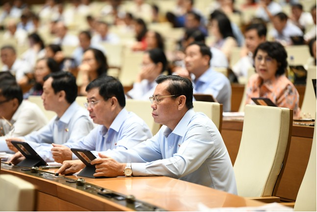  Quốc hội biểu quyết thông qua Luật TTATGTĐB - Ảnh: Báo Tiền Phong