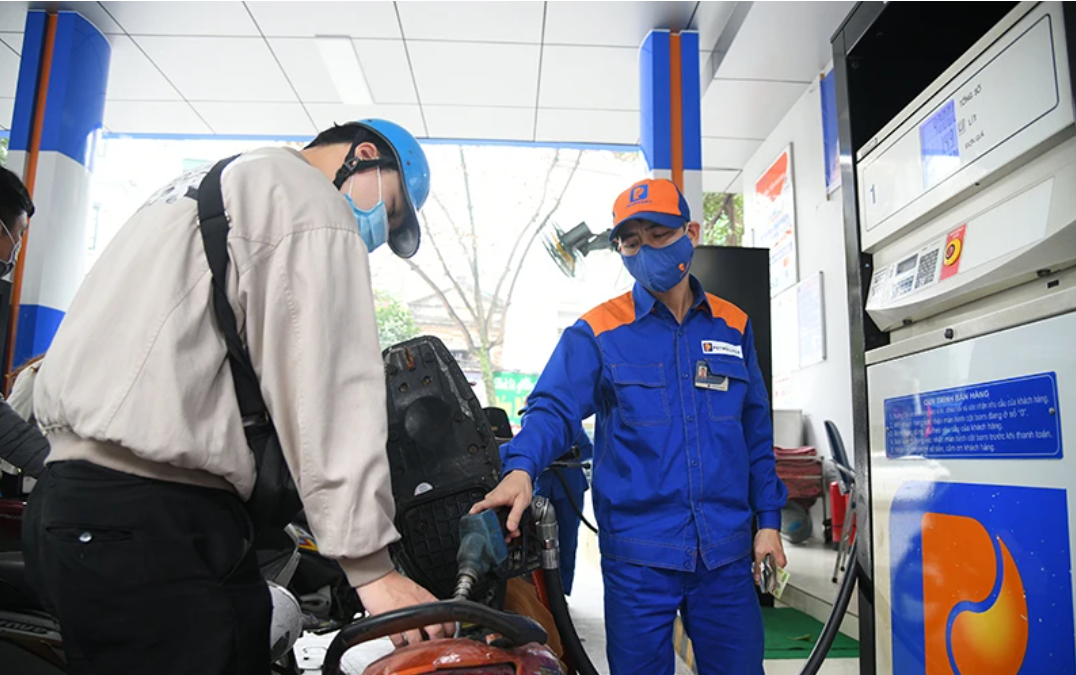  Giá xăng và dầu cùng tăng từ 15 giờ hôm nay, 4/7 sau điều chỉnh theo định kỳ của Liên bộ Công thương-Tài chính - Ảnh: Báo Tiền Phong