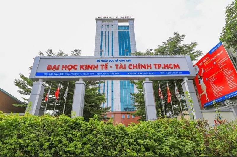  Cụ thể điểm chuẩn Trường Đại học Kinh tế - Tài chính TPHCM năm 2024 các ngành như sau:  