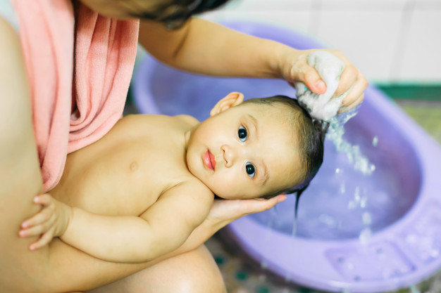 Dùng các loại lá tắm trị hăm