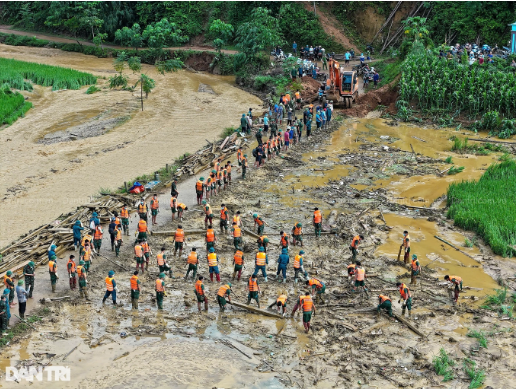  Phương án được các chỉ huy thống nhất là sẽ tập trung tìm kiếm khu vực hạ lưu - nơi được nhận định là vùng trũng, có thể tập trung nhiều thi thể - Ảnh: Báo Dân trí