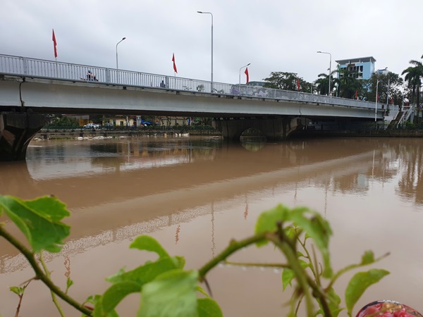  Hạn chế giao thông thủy nội địa trên sông Đào Hạ Lý thuộc địa phận TP Hải Phòng. Ảnh: Báo Giao Thông. 