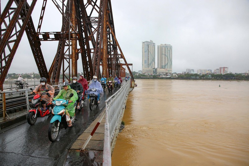  Lũ sông Hồng, đoạn qua thành phố Hà Nội đang có xu hướng giảm. Ảnh Quốc Việt/Hanoimoi.