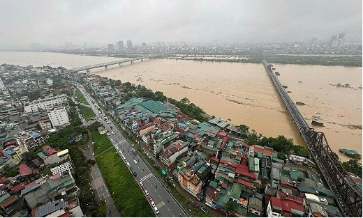  Nước lũ ở sông Hồng và sông Đuống đang biến đổi chậm