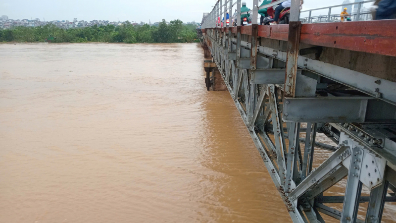  Mực nước trên sông Hồng và các sông đang xuống