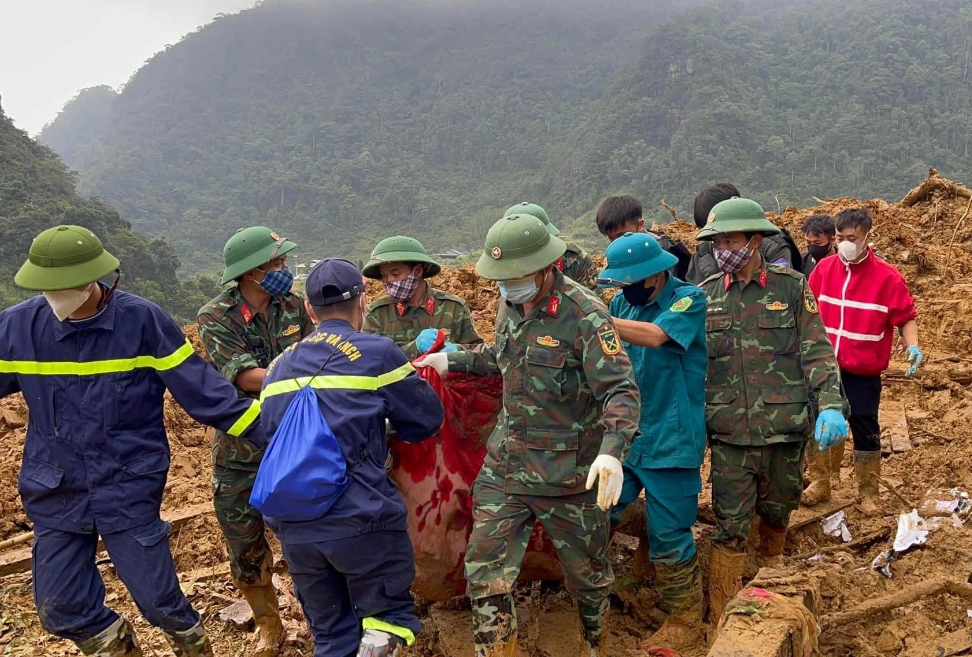  Sau 5 ngày nỗ lực tìm kiếm, lực lượng tìm kiếm cứu nạn, cứu hộ đã tìm thấy toàn bộ 9 thi thể nạn nhân mất tích tại điểm sạt lở Lũng Lỳ, xã Ca Thành (huyện Nguyên Bình, Cao Bằng) - Ảnh: Báo Dân trí