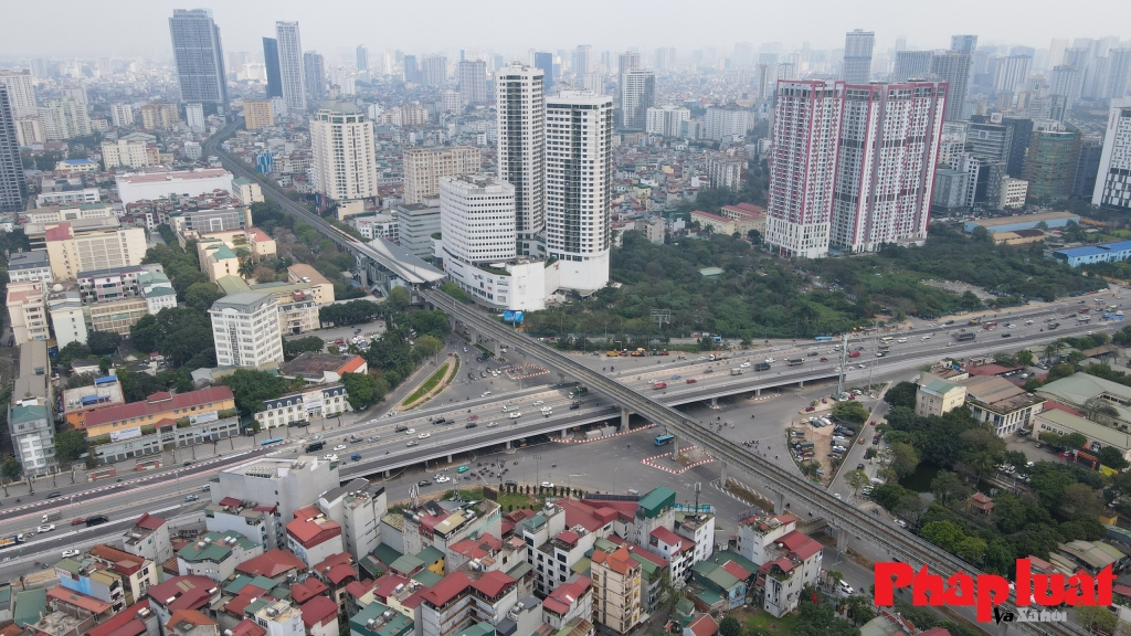  Bộ chỉ rõ, sự phát triển của thị trường bất động sản chưa thực sự bền vững, còn tiềm ẩn yếu tố rủi ro (Ảnh minh họa tại khu vực quận Cầu Giấy, Hà Nội). Ảnh: Khánh Huy