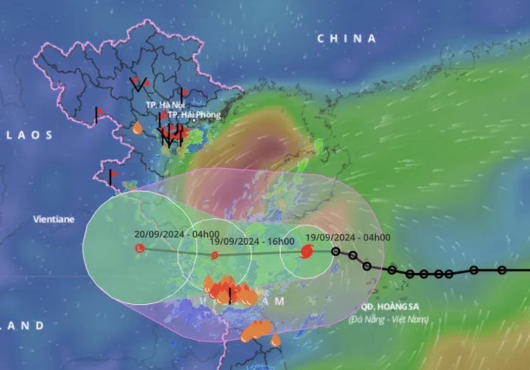  4h sáng nay, tâm bão cách Đà Nẵng 210km về phía đông bắc, cách Quảng Trị khoảng 260km về phía đông. Ảnh: Tiền Phong