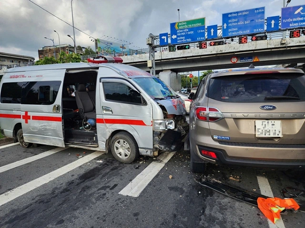  Hiện trường vụ tai nạn (Ảnh: Thanh Niên)