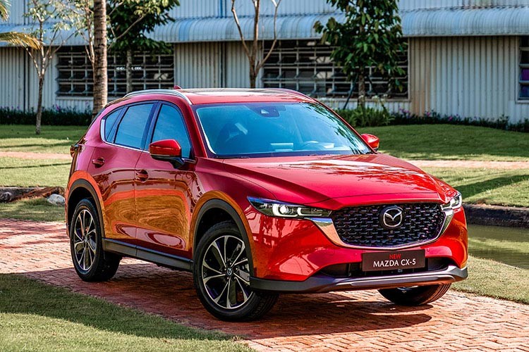  Mazda CX-5 tiếp tục dẫn đầu phân khúc SUV cỡ C tại Việt Nam. 