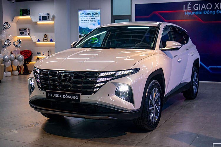   Hyundai Tucson cũng không tránh khỏi kịch bản giảm sút với 425 xe bán ra trong tháng 8, giảm 19% so với 525 xe của tháng 7.