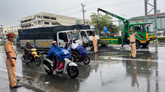  Hiện trường vụ tai nạn. Ảnh: Báo Tiền Phong. 