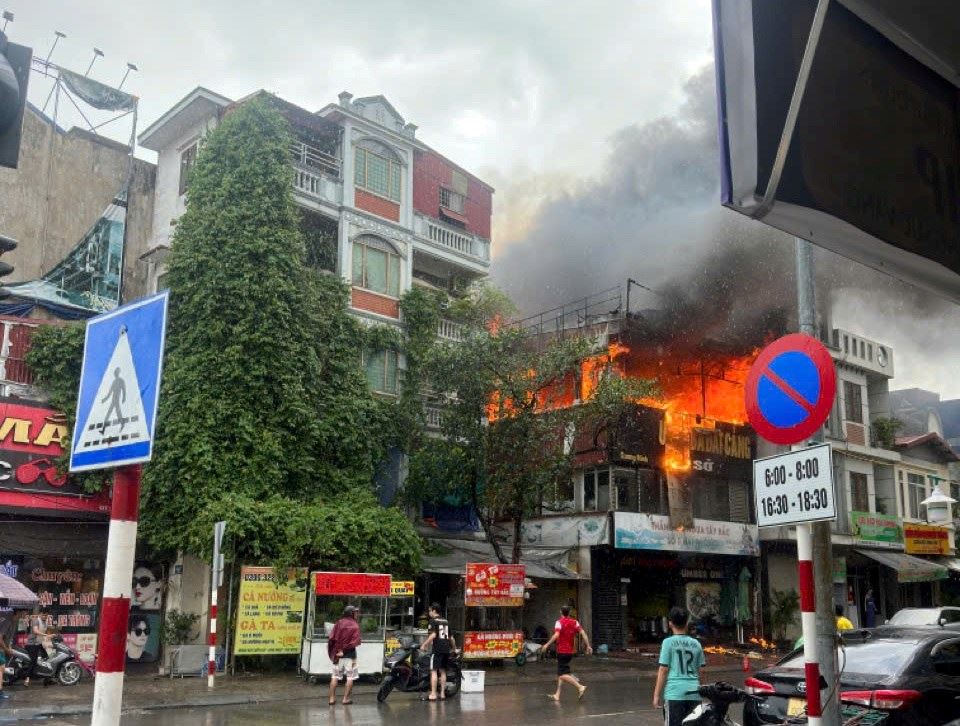  Công an TP Hải Phòng nhận được tin báo xảy ra cháy nhà hàng Vua Ba Ba, tại địa chỉ số 336 Nguyễn Công Hòa, quận Lê Chân, Hải Phòng. - Ảnh: Báo Thành phố Hải Phòng