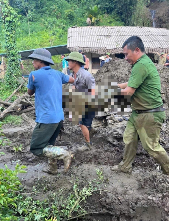  Công tác cứu hộ tại hiện trường - Ảnh: Báo Đời sống và Pháp luật