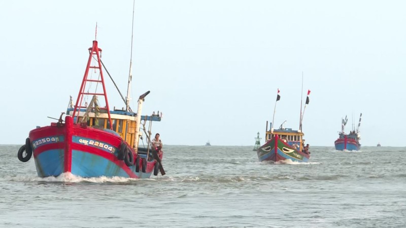  Tàu cá Quảng Ngãi trình báo có 10 ngư dân bị thương do bị tấn công trên biển Hoàng Sa.