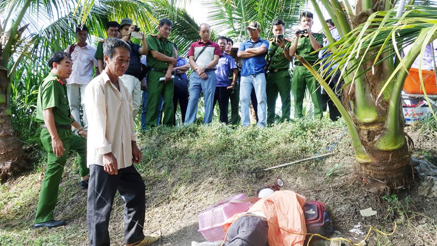  Tổ chức thực nghiệm hiện trường vụ án Giết người. Ảnh: Báo Lao Động. 