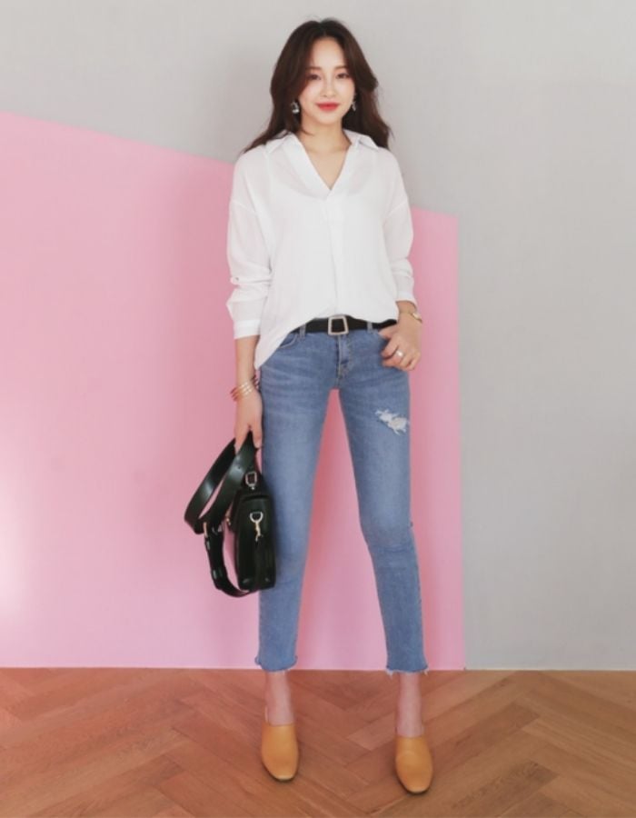  Chiếc áo sơ mi kết hợp cùng quần jeans tạo nên một bộ trang phục đẹp mắt mà bất cứ cô gái nào cũng có thể tỏa sáng