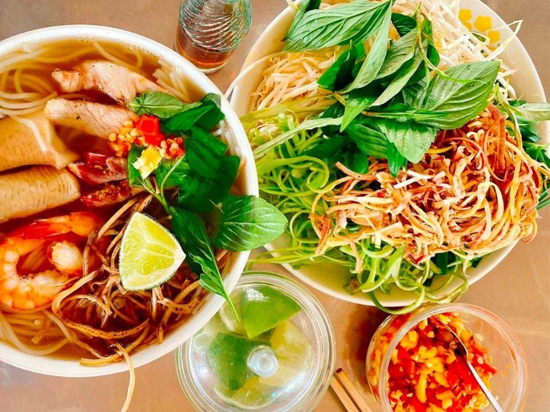  Bún nước lèo Sóc Trăng là món ngon khiến bao tâm hồn ăn uống ngẩn ngơ bởi hương vị độc đáo. (Ảnh: MiA)