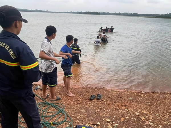  Hiện trường nam sinh lớp 8 tử vong thương tâm. Ảnh: Báo Người Lao Động.